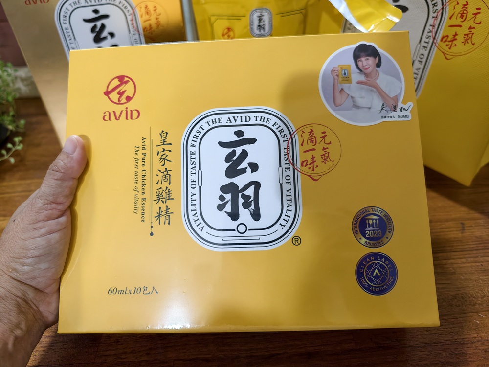 吳淡如賣到缺貨的【玄羽皇家滴雞精】來囉!還有皇家雞農白、皇家雞油蔥醬! 吳淡如賣到缺貨的【玄羽皇家滴雞精】來囉!還有皇家雞農白、皇家雞油蔥醬!