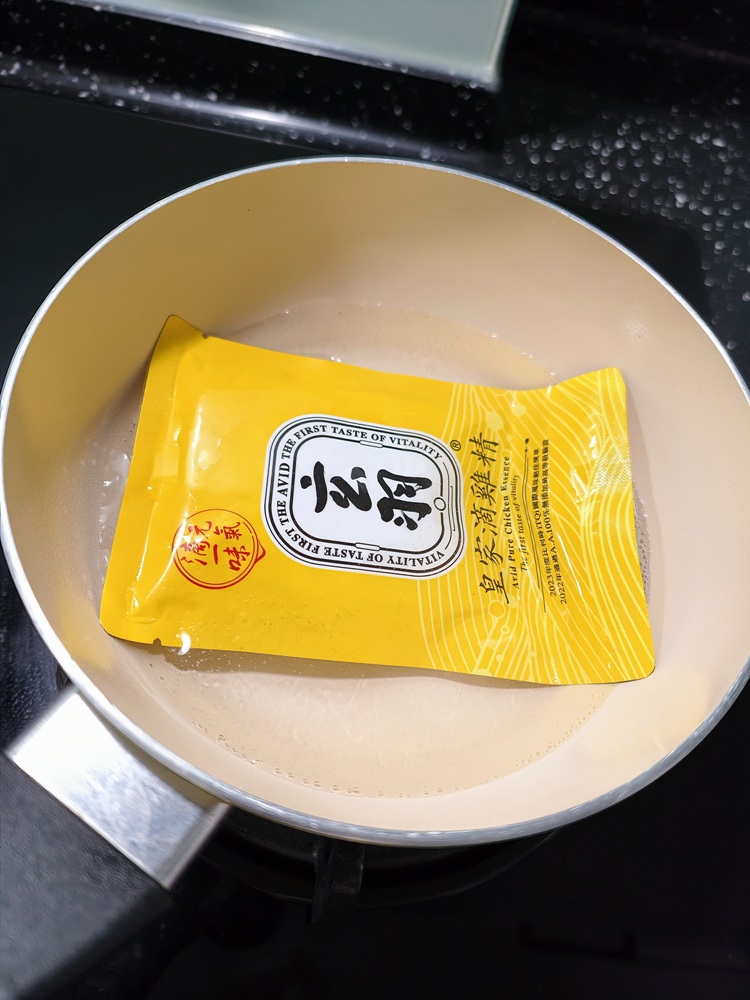 吳淡如賣到缺貨的【玄羽皇家滴雞精】來囉!還有皇家雞農白、皇家雞油蔥醬! 吳淡如賣到缺貨的【玄羽皇家滴雞精】來囉!還有皇家雞農白、皇家雞油蔥醬!