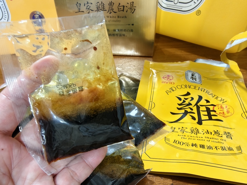 吳淡如賣到缺貨的【玄羽皇家滴雞精】來囉!還有皇家雞農白、皇家雞油蔥醬! 吳淡如賣到缺貨的【玄羽皇家滴雞精】來囉!還有皇家雞農白、皇家雞油蔥醬!