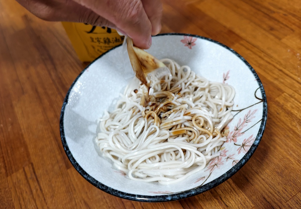 吳淡如賣到缺貨的【玄羽皇家滴雞精】來囉!還有皇家雞農白、皇家雞油蔥醬! 吳淡如賣到缺貨的【玄羽皇家滴雞精】來囉!還有皇家雞農白、皇家雞油蔥醬!