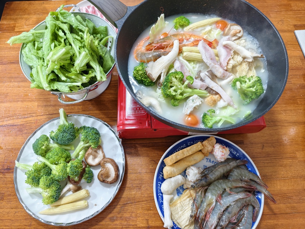 吳淡如賣到缺貨的【玄羽皇家滴雞精】來囉!還有皇家雞農白、皇家雞油蔥醬! 吳淡如賣到缺貨的【玄羽皇家滴雞精】來囉!還有皇家雞農白、皇家雞油蔥醬!