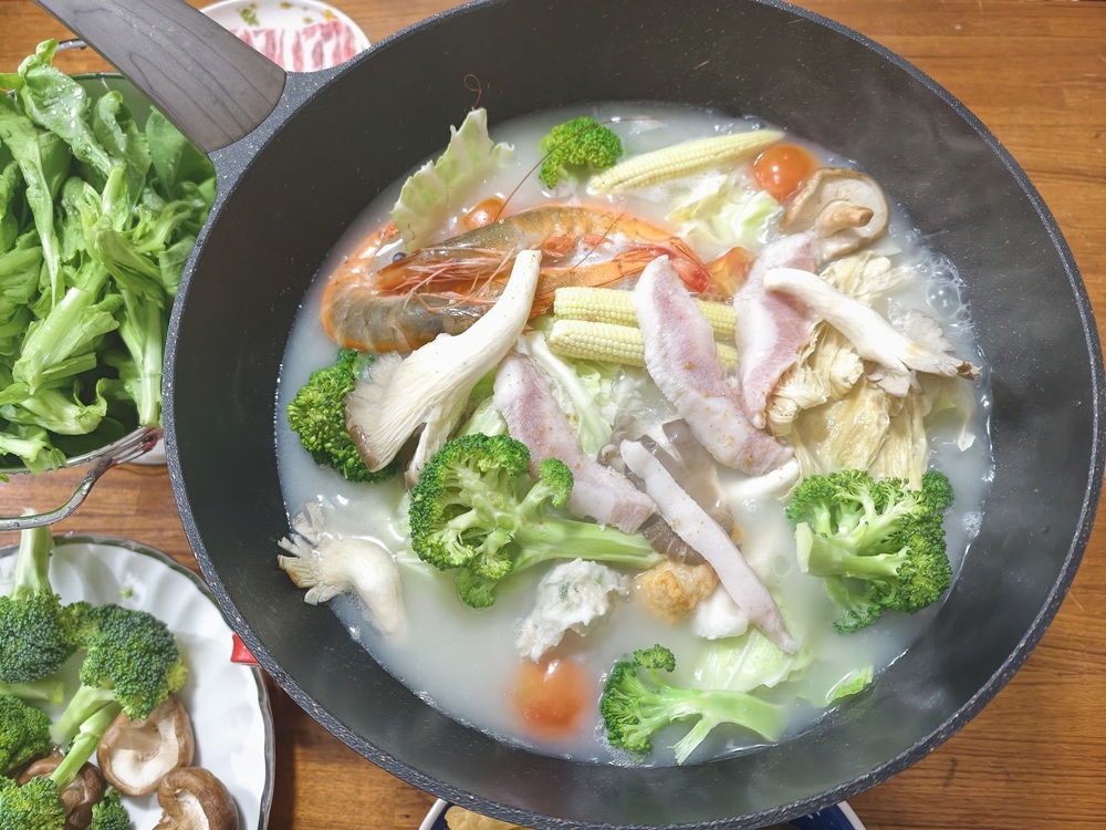 吳淡如賣到缺貨的【玄羽皇家滴雞精】來囉!還有皇家雞農白、皇家雞油蔥醬! 吳淡如賣到缺貨的【玄羽皇家滴雞精】來囉!還有皇家雞農白、皇家雞油蔥醬!