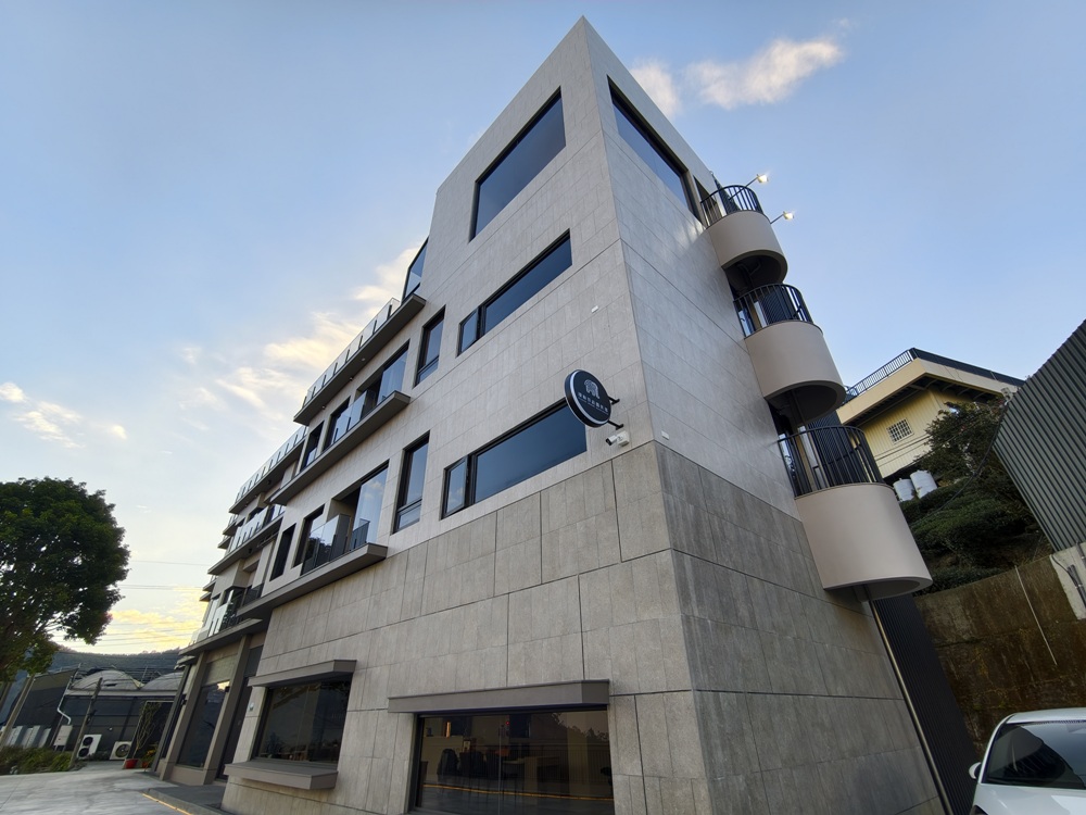 阿里山住宿推薦。璦勒芬莊園民宿| Ailefen Manor Guesthouse 一泊二食、無邊際泳池、阿里山日出！