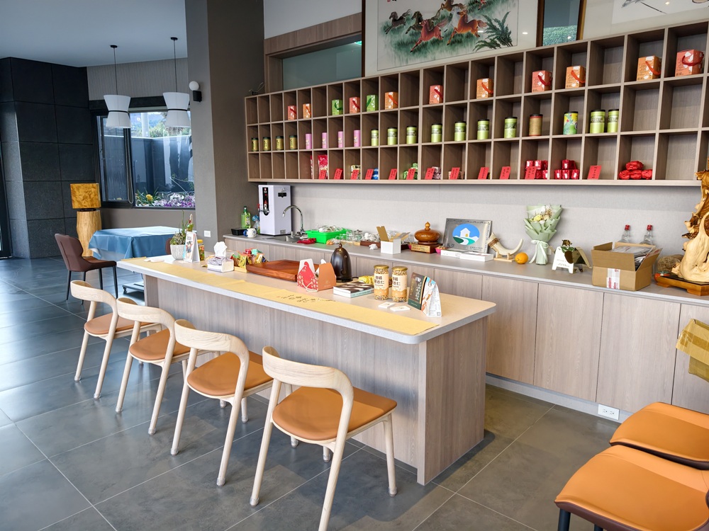 阿里山住宿推薦。璦勒芬莊園民宿| Ailefen Manor Guesthouse 一泊二食、無邊際泳池、阿里山日出！