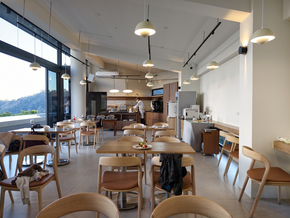 阿里山住宿推薦。璦勒芬莊園民宿| Ailefen Manor Guesthouse 一泊二食、無邊際泳池、阿里山日出！