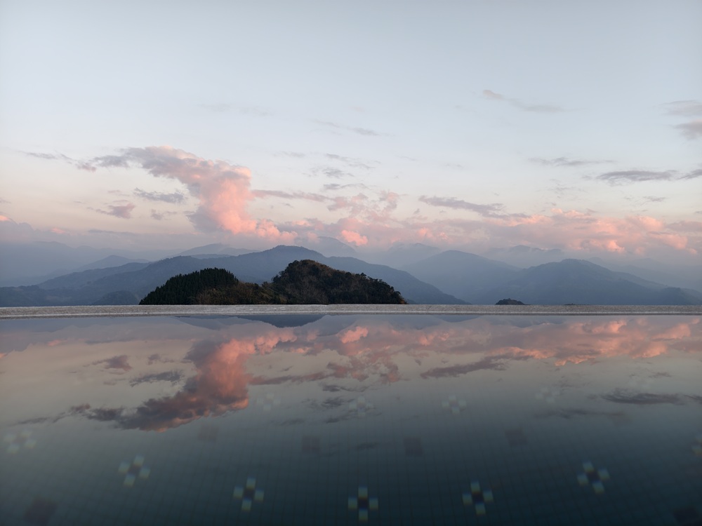 阿里山住宿推薦。璦勒芬莊園民宿| Ailefen Manor Guesthouse 一泊二食、無邊際泳池、阿里山日出！