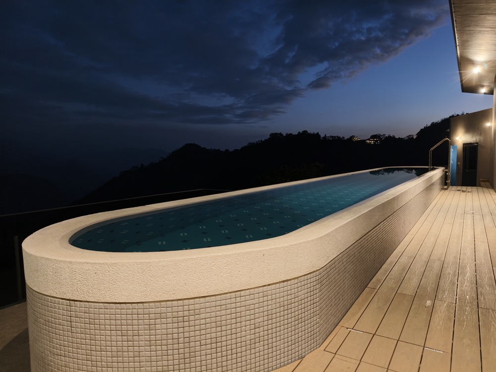 阿里山住宿推薦。璦勒芬莊園民宿| Ailefen Manor Guesthouse 一泊二食、無邊際泳池、阿里山日出！