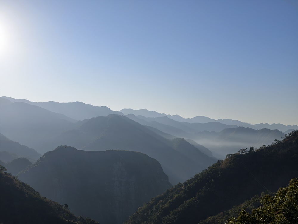 阿里山住宿推薦。璦勒芬莊園民宿| Ailefen Manor Guesthouse 一泊二食、無邊際泳池、阿里山日出！