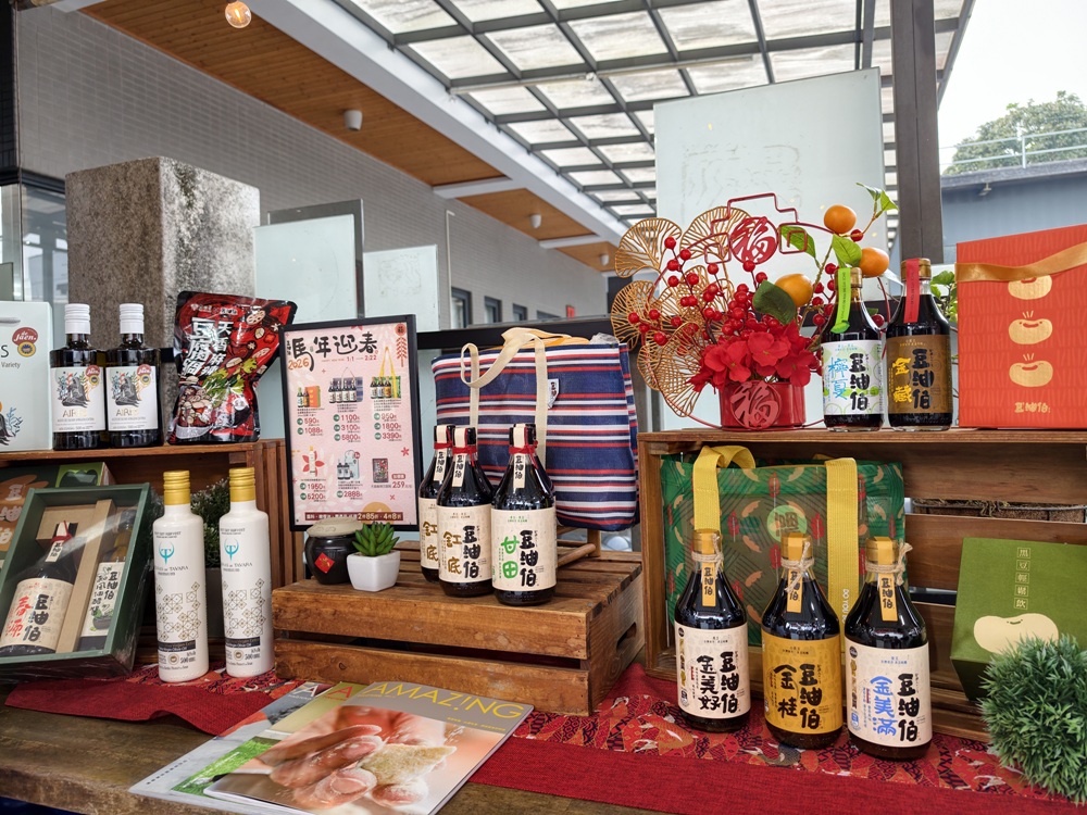 屏東竹田。iTQi 三星獎 豆油伯醬油、兩人四口義式冰淇淋,黑豆漿冰淇淋、雪熔鹽可頌! 屏東竹田。iTQi 三星獎 豆油伯醬油、兩人四口義式冰淇淋,黑豆漿冰淇淋、雪熔鹽可頌!