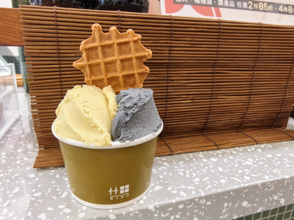 屏東竹田。iTQi 三星獎 豆油伯醬油、兩人四口義式冰淇淋,黑豆漿冰淇淋、雪熔鹽可頌! 屏東竹田。iTQi 三星獎 豆油伯醬油、兩人四口義式冰淇淋,黑豆漿冰淇淋、雪熔鹽可頌!