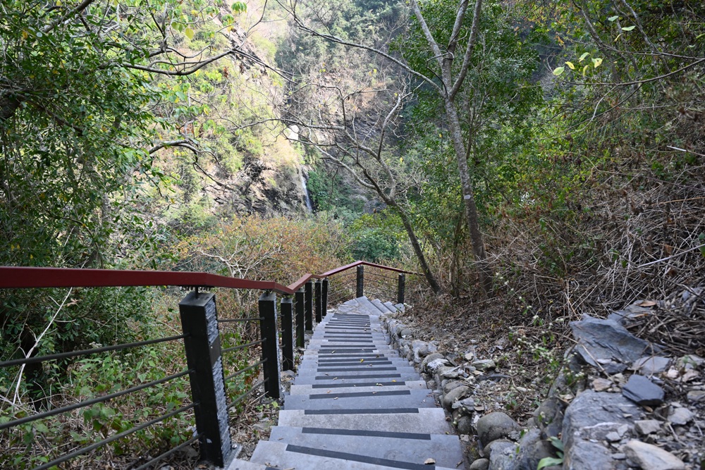 屏東霧台祕境。漫遊霧台 神山瀑布 一日巡護監測體驗、山棕葉釣蝦 部落古早智慧！