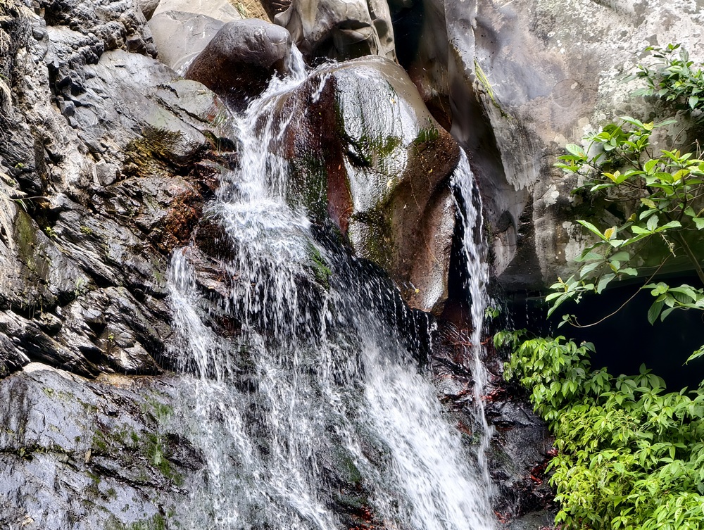 屏東霧台祕境。漫遊霧台 神山瀑布 一日巡護監測體驗、山棕葉釣蝦 部落古早智慧！