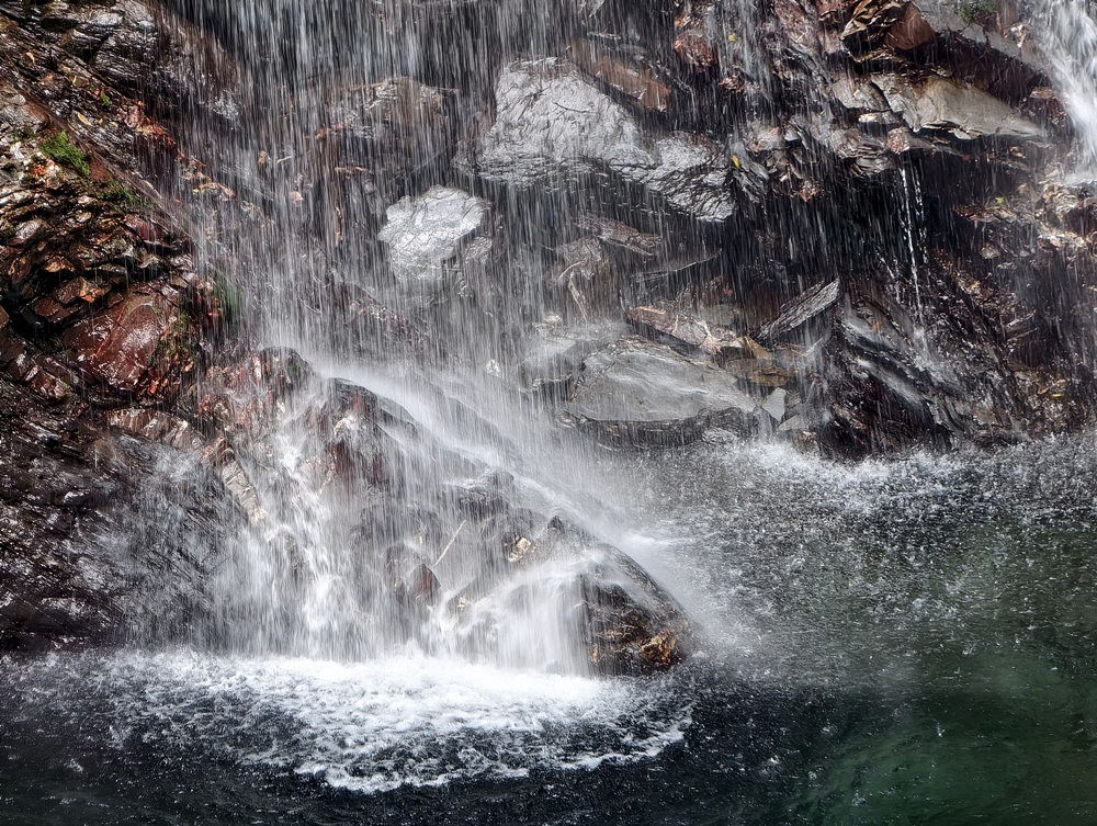 屏東霧台祕境。漫遊霧台 神山瀑布 一日巡護監測體驗、山棕葉釣蝦 部落古早智慧！