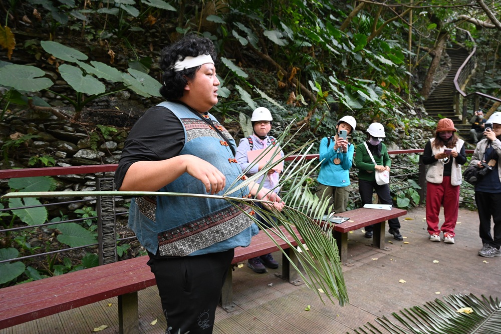 屏東霧台祕境。漫遊霧台 神山瀑布 一日巡護監測體驗、山棕葉釣蝦 部落古早智慧！