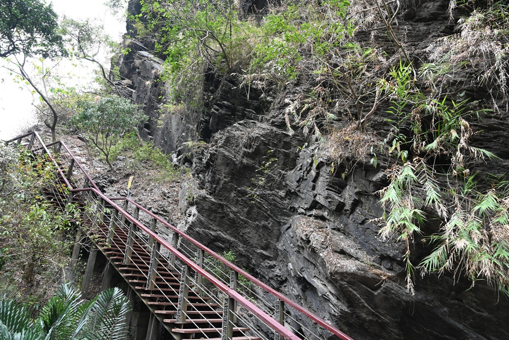 屏東霧台祕境。漫遊霧台 神山瀑布 一日巡護監測體驗、山棕葉釣蝦 部落古早智慧！