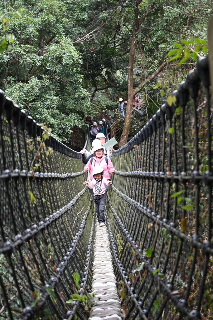 屏東霧台祕境。漫遊霧台 神山瀑布 一日巡護監測體驗、山棕葉釣蝦 部落古早智慧！
