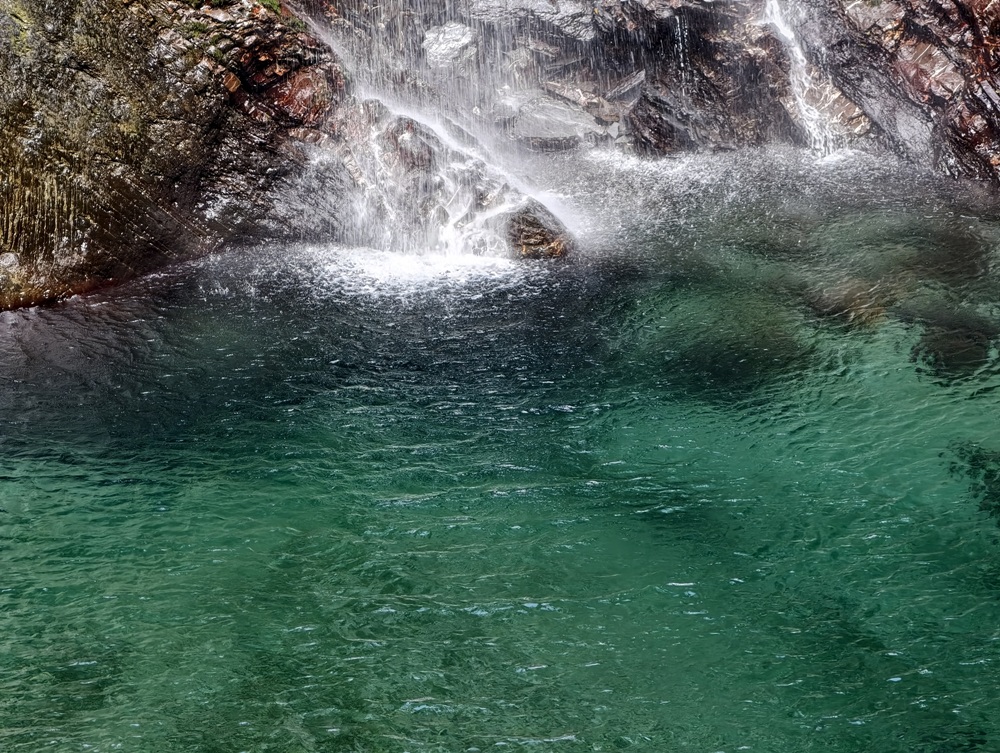 屏東霧台祕境。漫遊霧台 神山瀑布 一日巡護監測體驗、山棕葉釣蝦 部落古早智慧！