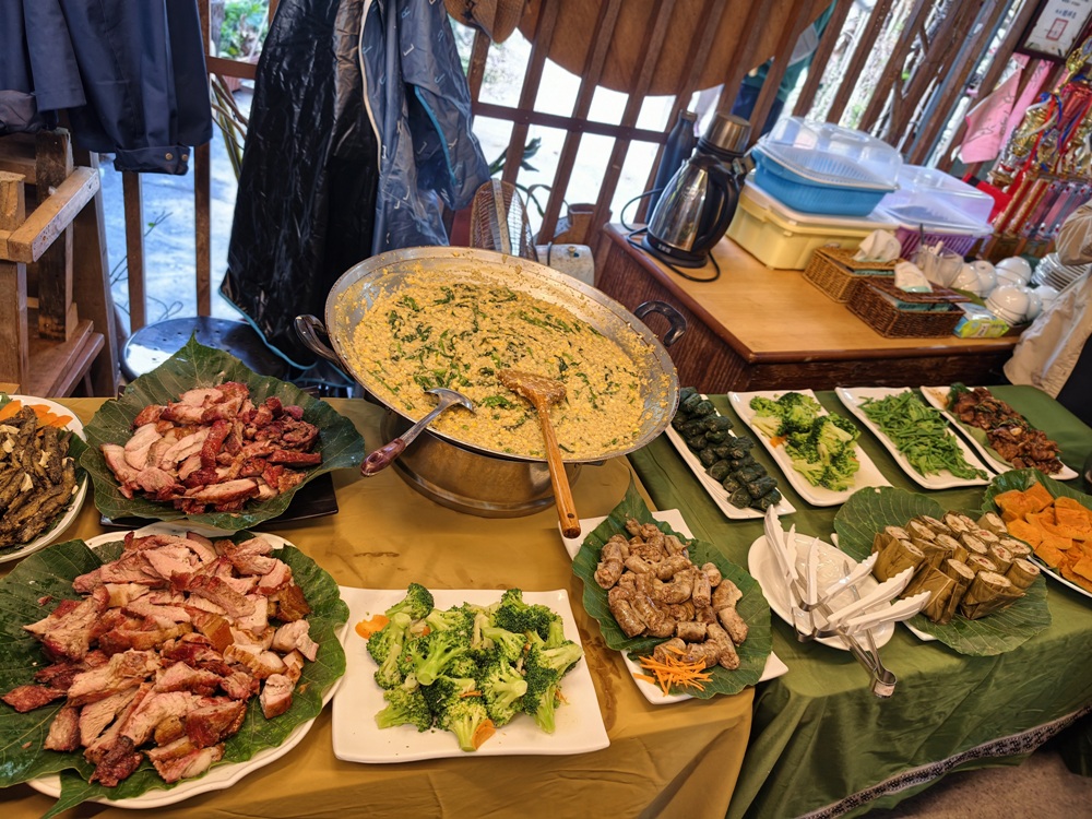 屏東霧臺二日遊｜2026赤馬迎春漫遊霧臺 魯凱族部落走讀、花巷道賞櫻、神山瀑布、禮納里住宿深度體驗！