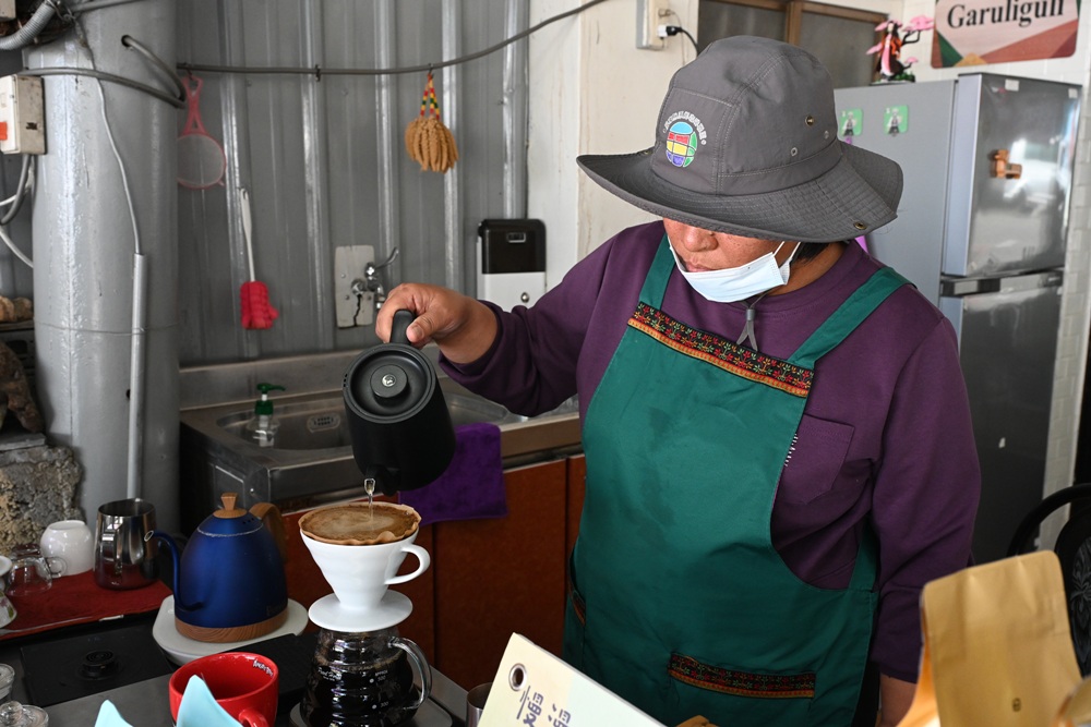 屏東霧臺二日遊｜2026赤馬迎春漫遊霧臺 魯凱族部落走讀、花巷道賞櫻、神山瀑布、禮納里住宿深度體驗！