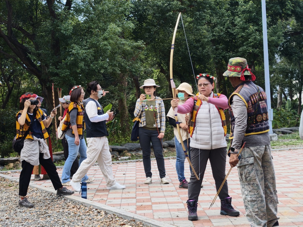 屏東霧臺二日遊｜2026赤馬迎春漫遊霧臺 魯凱族部落走讀、花巷道賞櫻、神山瀑布、禮納里住宿深度體驗！