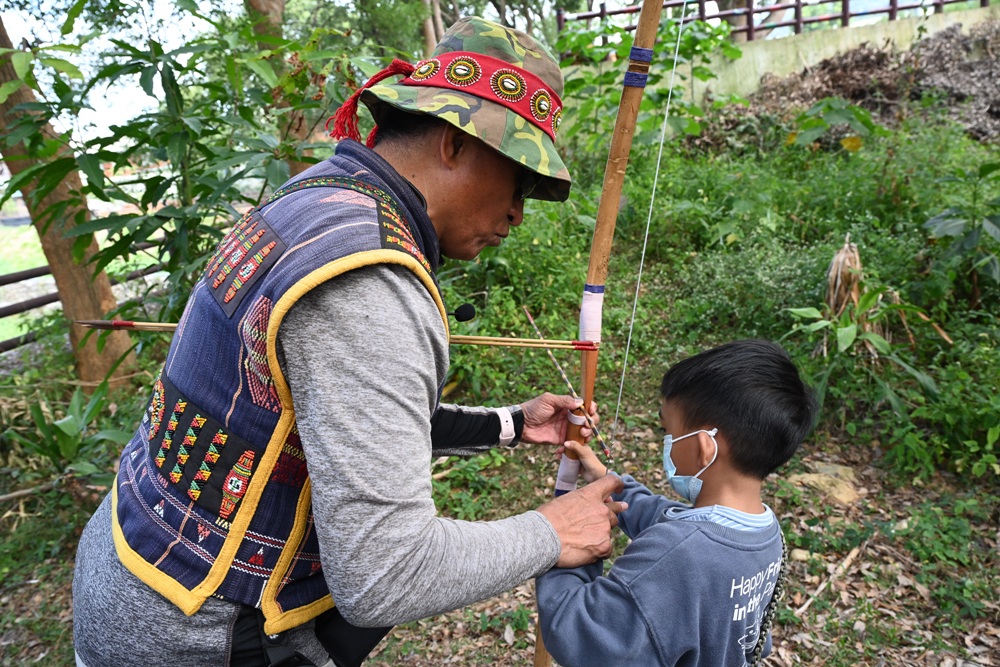 屏東霧臺二日遊｜2026赤馬迎春漫遊霧臺 魯凱族部落走讀、花巷道賞櫻、神山瀑布、禮納里住宿深度體驗！