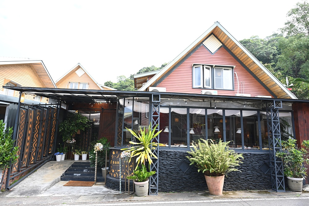 屏東霧臺二日遊｜2026赤馬迎春漫遊霧臺 魯凱族部落走讀、花巷道賞櫻、神山瀑布、禮納里住宿深度體驗！