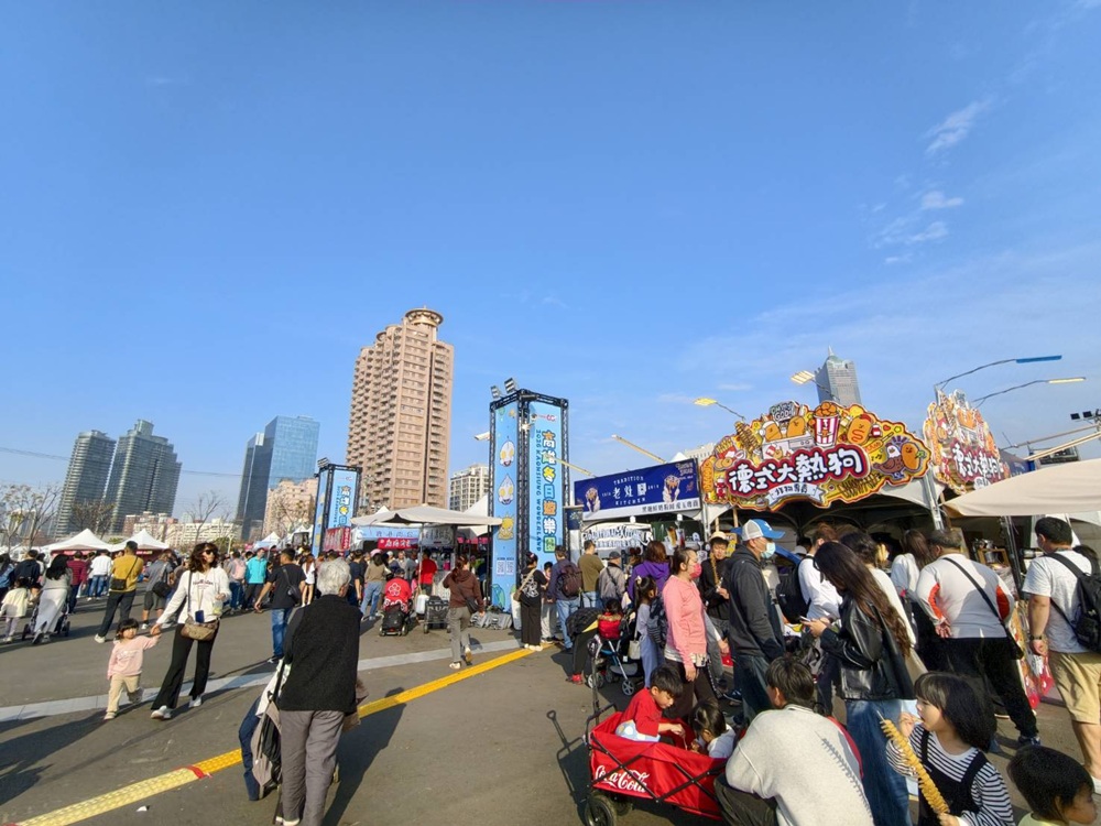 2026冬日遊樂園|15公尺高超人力霸王 初代、迪卡、昭和六兄弟 降臨高雄港灣!還有Q版初代等你來拍照! 2026冬日遊樂園|15公尺高超人力霸王 初代、迪卡、昭和六兄弟 降臨高雄港灣!還有Q版初代等你來拍照!