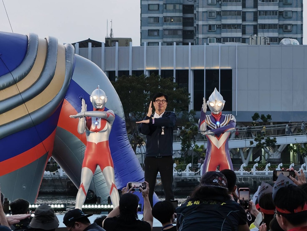 2026冬日遊樂園|15公尺高超人力霸王 初代、迪卡、昭和六兄弟 降臨高雄港灣!還有Q版初代等你來拍照! 2026冬日遊樂園|15公尺高超人力霸王 初代、迪卡、昭和六兄弟 降臨高雄港灣!還有Q版初代等你來拍照!