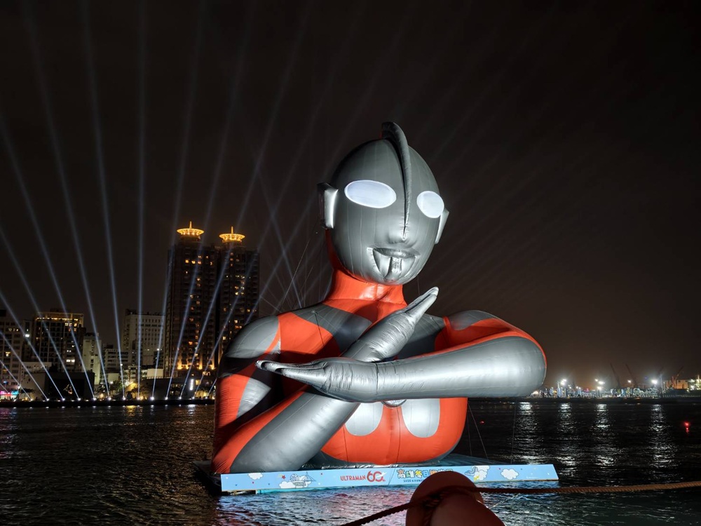 2026冬日遊樂園|15公尺高超人力霸王 初代、迪卡、昭和六兄弟 降臨高雄港灣!還有Q版初代等你來拍照! 2026冬日遊樂園|15公尺高超人力霸王 初代、迪卡、昭和六兄弟 降臨高雄港灣!還有Q版初代等你來拍照!