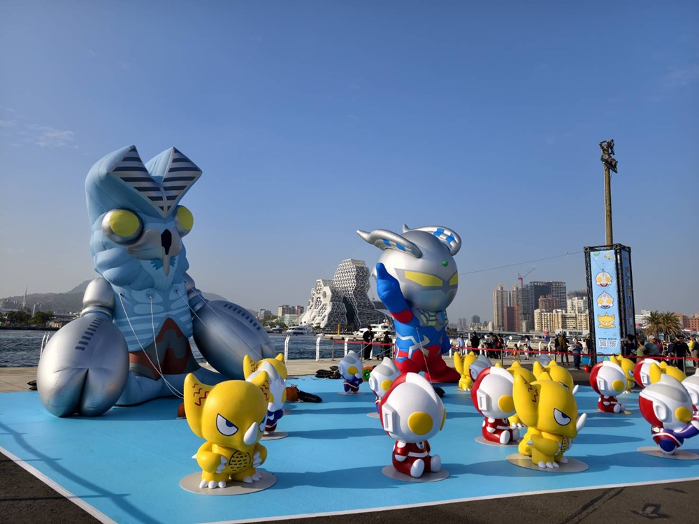 2026冬日遊樂園|15公尺高超人力霸王 初代、迪卡、昭和六兄弟 降臨高雄港灣!還有Q版初代等你來拍照! 2026冬日遊樂園|15公尺高超人力霸王 初代、迪卡、昭和六兄弟 降臨高雄港灣!還有Q版初代等你來拍照!