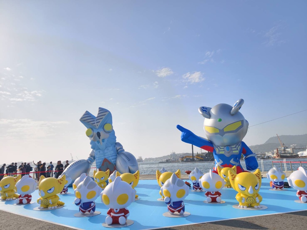 2026冬日遊樂園|15公尺高超人力霸王 初代、迪卡、昭和六兄弟 降臨高雄港灣!還有Q版初代等你來拍照! 2026冬日遊樂園|15公尺高超人力霸王 初代、迪卡、昭和六兄弟 降臨高雄港灣!還有Q版初代等你來拍照!