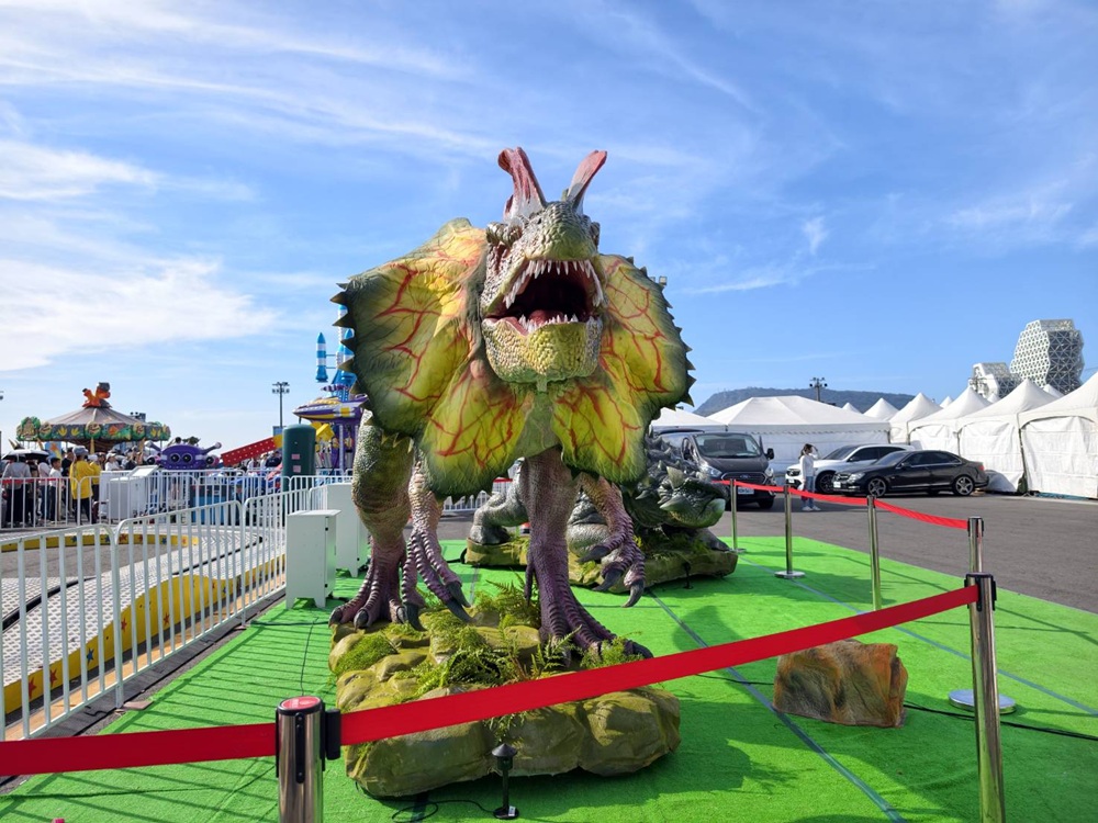 2026冬日遊樂園|15公尺高超人力霸王 初代、迪卡、昭和六兄弟 降臨高雄港灣!還有Q版初代等你來拍照! 2026冬日遊樂園|15公尺高超人力霸王 初代、迪卡、昭和六兄弟 降臨高雄港灣!還有Q版初代等你來拍照!