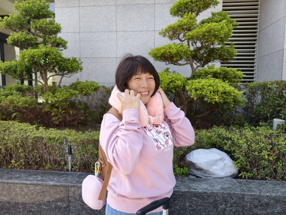 團購。【Travel Blue 藍旅】寧靜頸枕同色套組 寧靜頸枕+收納盒！