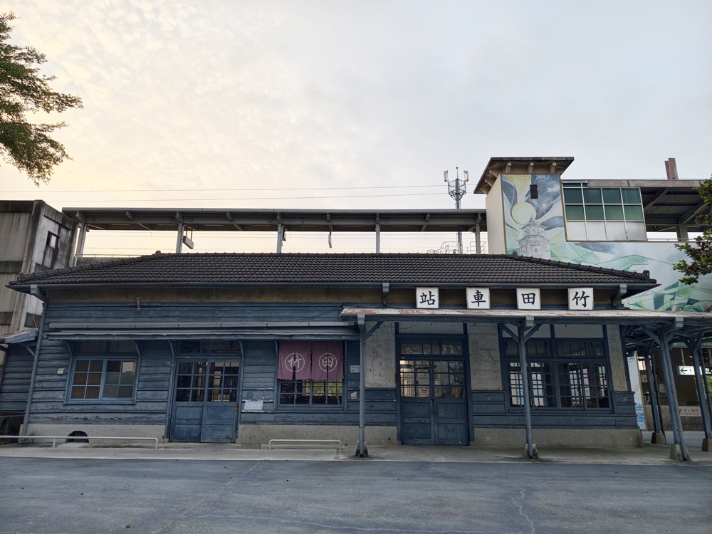 屏東竹田一日遊｜日式木造車站、古樸客庄文化、老夫子彩繪村、美食甜點一次收藏！