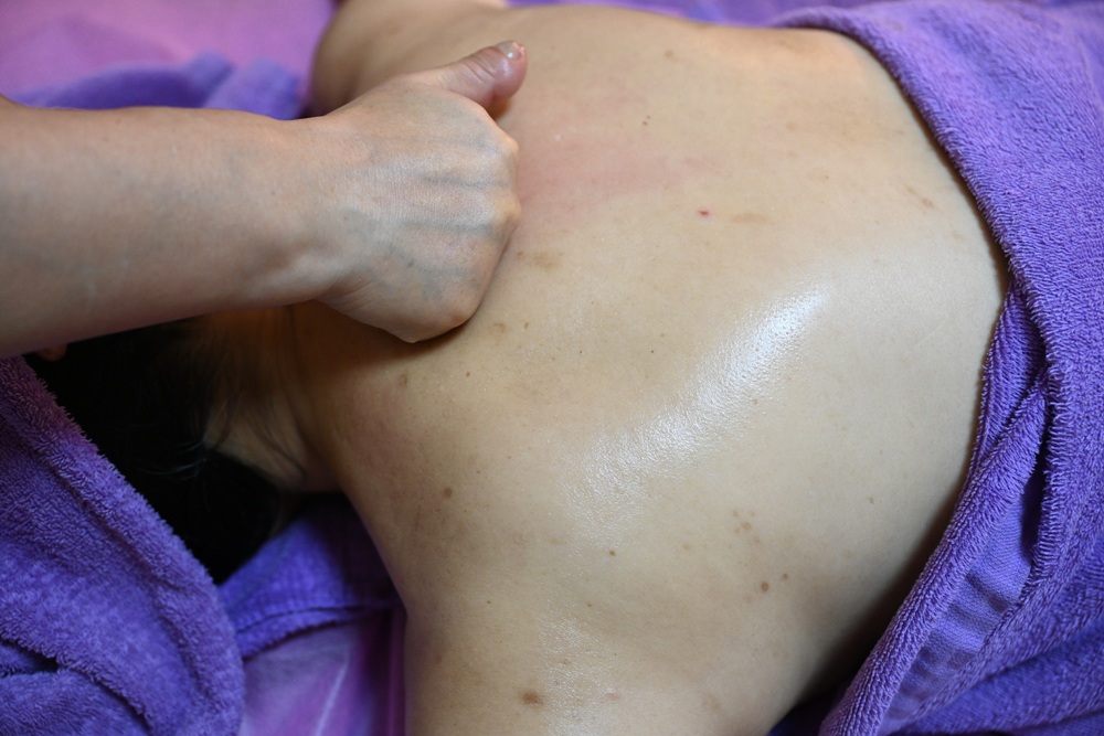 高雄按摩推薦。蓁-徒手柔性美雕館｜徒手雕塑按摩、經絡疏通、舒壓放鬆、調整體態的好選擇！