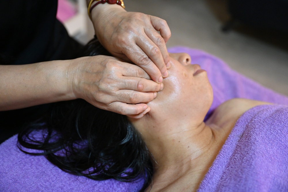 高雄按摩推薦。蓁-徒手柔性美雕館｜徒手雕塑按摩、經絡疏通、舒壓放鬆、調整體態的好選擇！