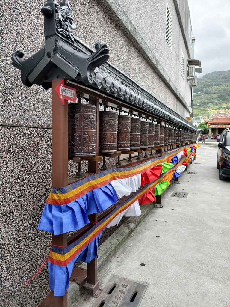 台東太麻里｜百年土地公廟「福興宮」貓廟2.0版本、台版雷門、招財貓、彩繪壁畫、祈福御守、水籤詩全攻略！