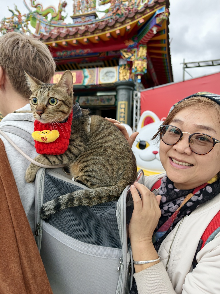 台東太麻里｜百年土地公廟「福興宮」貓廟2.0版本、台版雷門、招財貓、彩繪壁畫、祈福御守、水籤詩全攻略！