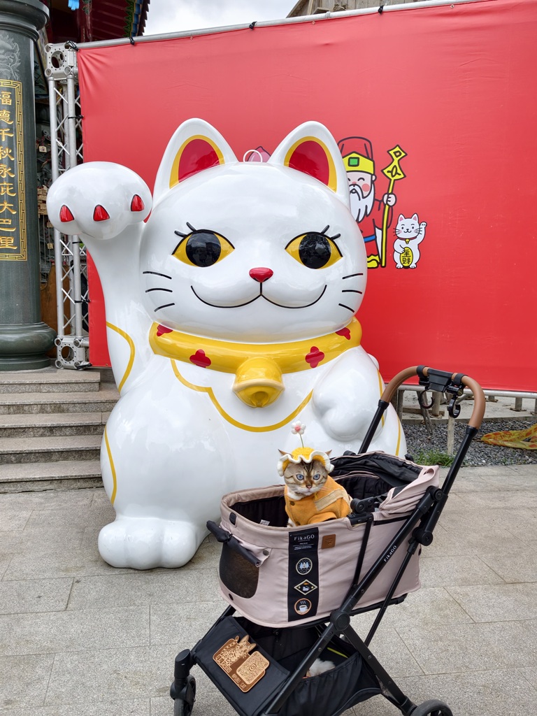 台東太麻里｜百年土地公廟「福興宮」貓廟2.0版本、台版雷門、招財貓、彩繪壁畫、祈福御守、水籤詩全攻略！