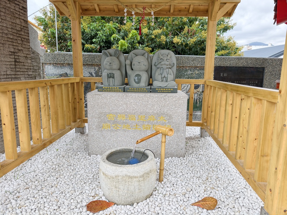 台東太麻里｜百年土地公廟「福興宮」貓廟2.0版本、台版雷門、招財貓、彩繪壁畫、祈福御守、水籤詩全攻略！