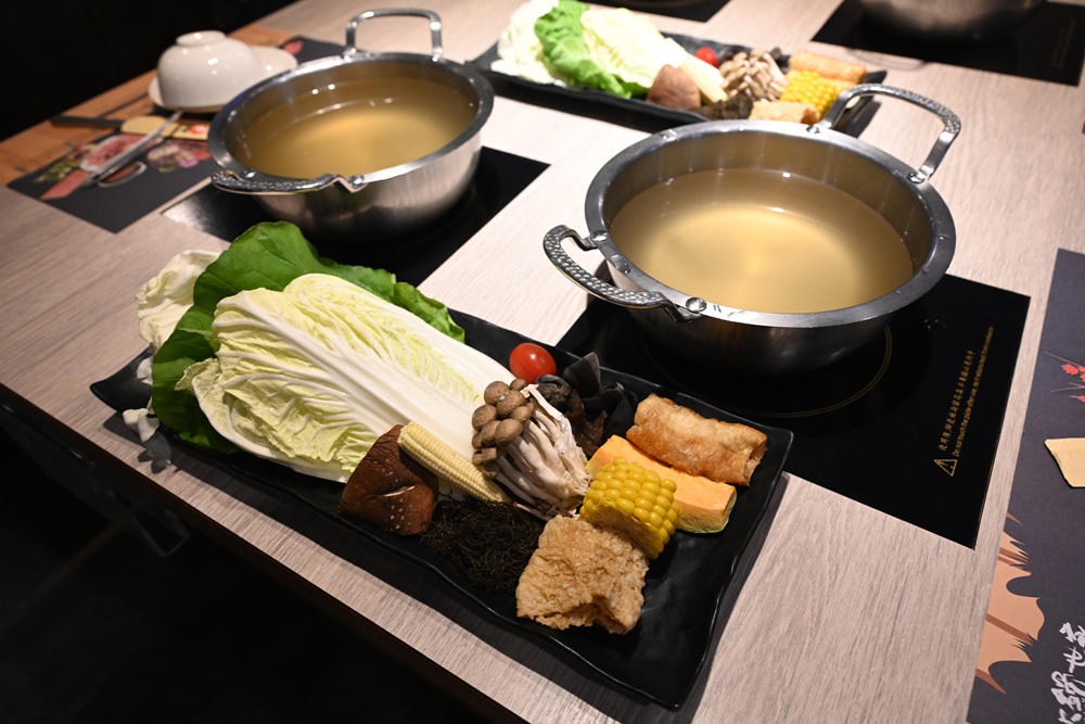 台東聚餐推薦。火鍋世家-台東新生店 13種特色湯頭、海陸自由配鍋、2.0自助吧吃到飽、台東火鍋! 台東聚餐推薦。火鍋世家-台東新生店 13種特色湯頭、海陸自由配鍋、2.0自助吧吃到飽、台東火鍋!