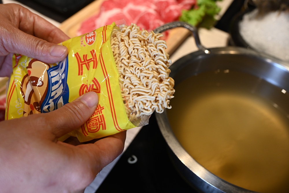 台東聚餐推薦。火鍋世家-台東新生店 13種特色湯頭、海陸自由配鍋、2.0自助吧吃到飽、台東火鍋! 台東聚餐推薦。火鍋世家-台東新生店 13種特色湯頭、海陸自由配鍋、2.0自助吧吃到飽、台東火鍋!