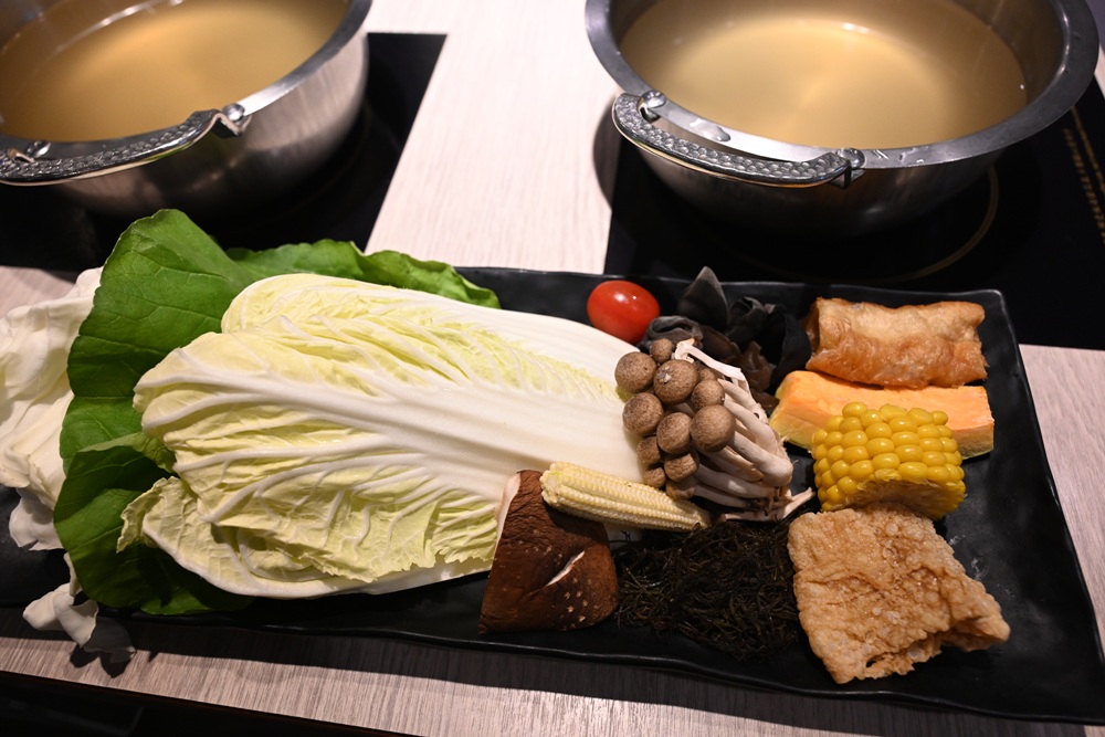 台東聚餐推薦。火鍋世家-台東新生店 13種特色湯頭、海陸自由配鍋、2.0自助吧吃到飽、台東火鍋! 台東聚餐推薦。火鍋世家-台東新生店 13種特色湯頭、海陸自由配鍋、2.0自助吧吃到飽、台東火鍋!