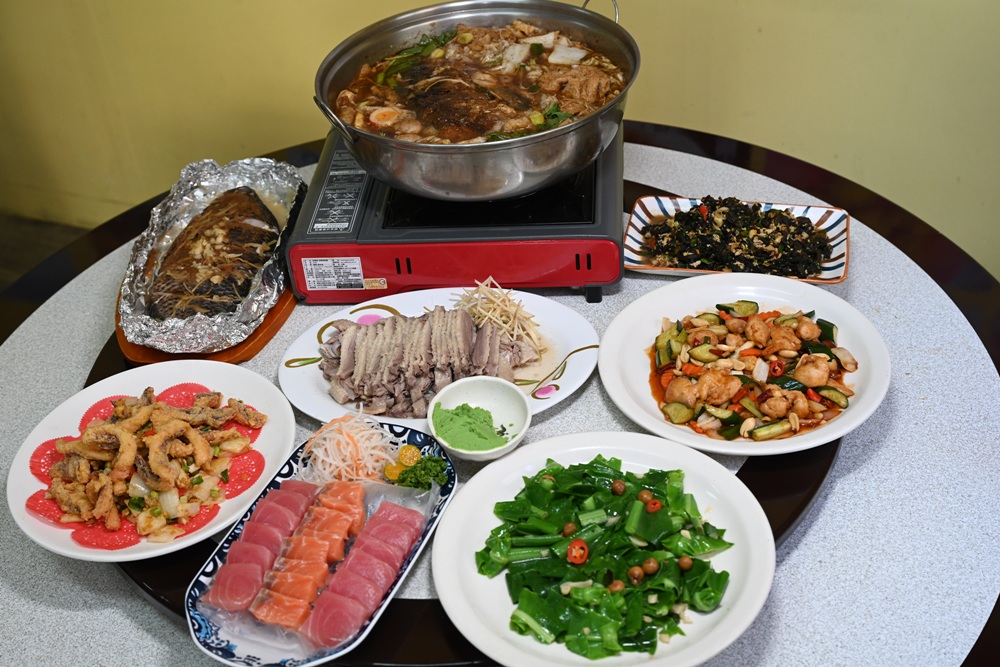 墾丁美食推薦。阿福師民雄鵝肉海鮮 厚切生魚片、砂鍋魚頭、胡椒魚一次滿足！