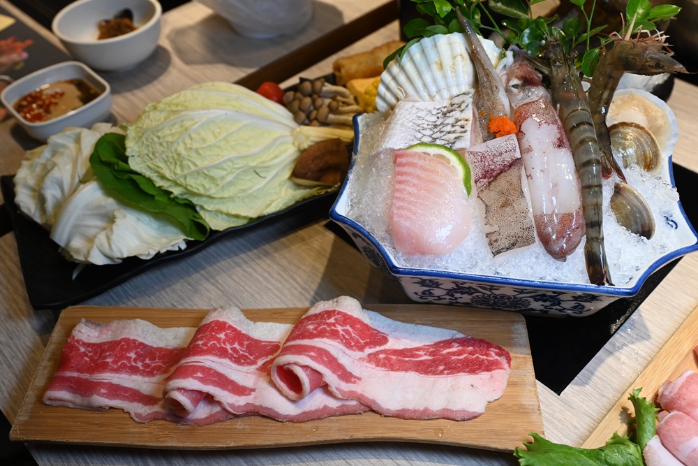 台東聚餐推薦。火鍋世家-台東新生店 13種特色湯頭、海陸自由配鍋、2.0自助吧吃到飽、台東火鍋! 台東聚餐推薦。火鍋世家-台東新生店 13種特色湯頭、海陸自由配鍋、2.0自助吧吃到飽、台東火鍋!