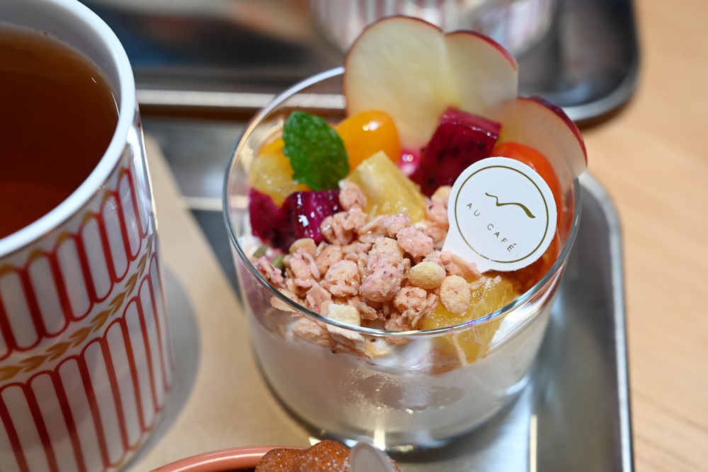 台東早午餐推薦。AU CAFÉ-鷗咖啡總圖店 隱身最美圖書館的咖啡店、推薦必點肉桂捲、綠果昔、台東人的下午茶推薦！