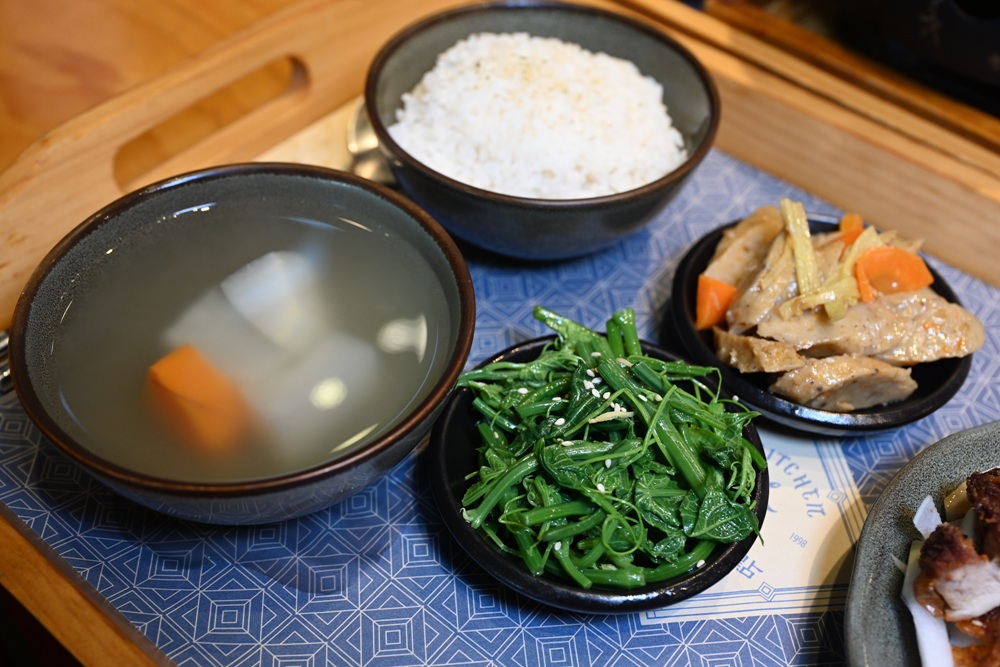 台東美食推薦。茶自點 台東旗艦店 複合式餐廳 簡餐、火鍋、台東早午餐推薦！