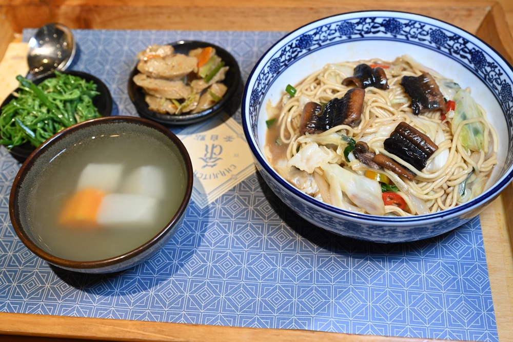 台東美食推薦。茶自點 台東旗艦店 複合式餐廳 簡餐、火鍋、台東早午餐推薦！