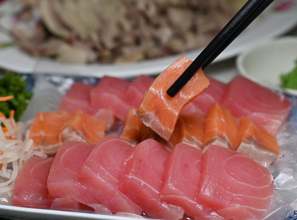 墾丁美食推薦。阿福師民雄鵝肉海鮮 厚切生魚片、砂鍋魚頭、胡椒魚一次滿足！