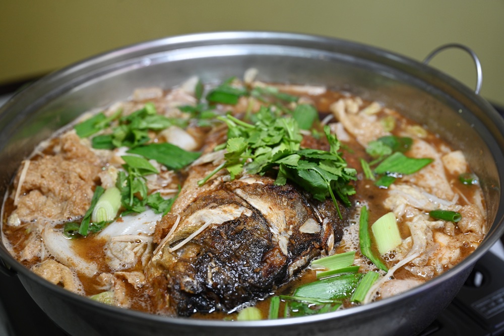 墾丁美食推薦。阿福師民雄鵝肉海鮮 厚切生魚片、砂鍋魚頭、胡椒魚一次滿足！